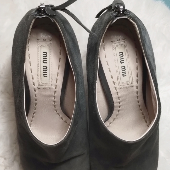 Miu Miu grey suede booties - Picture 4 of 14